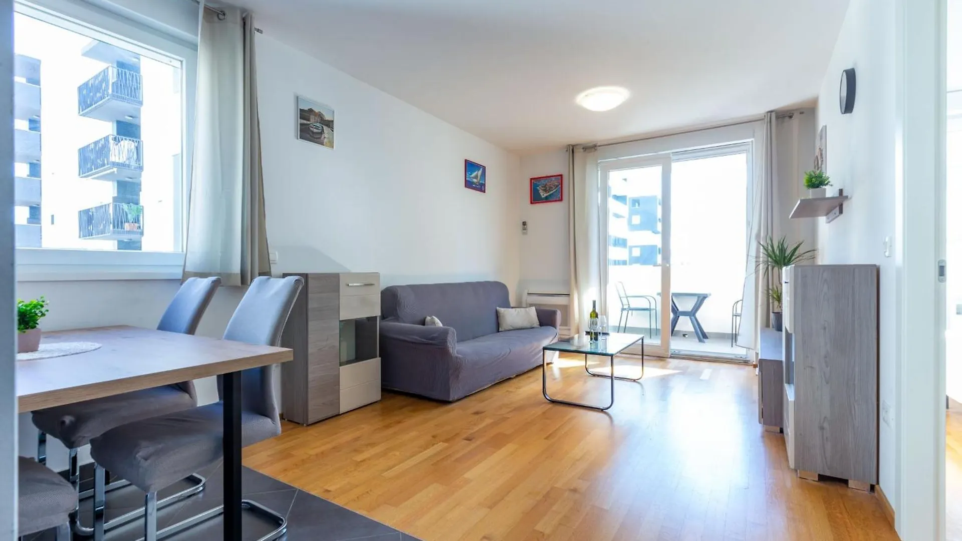 Bruno One Bedroom Apartment With Parking زادار